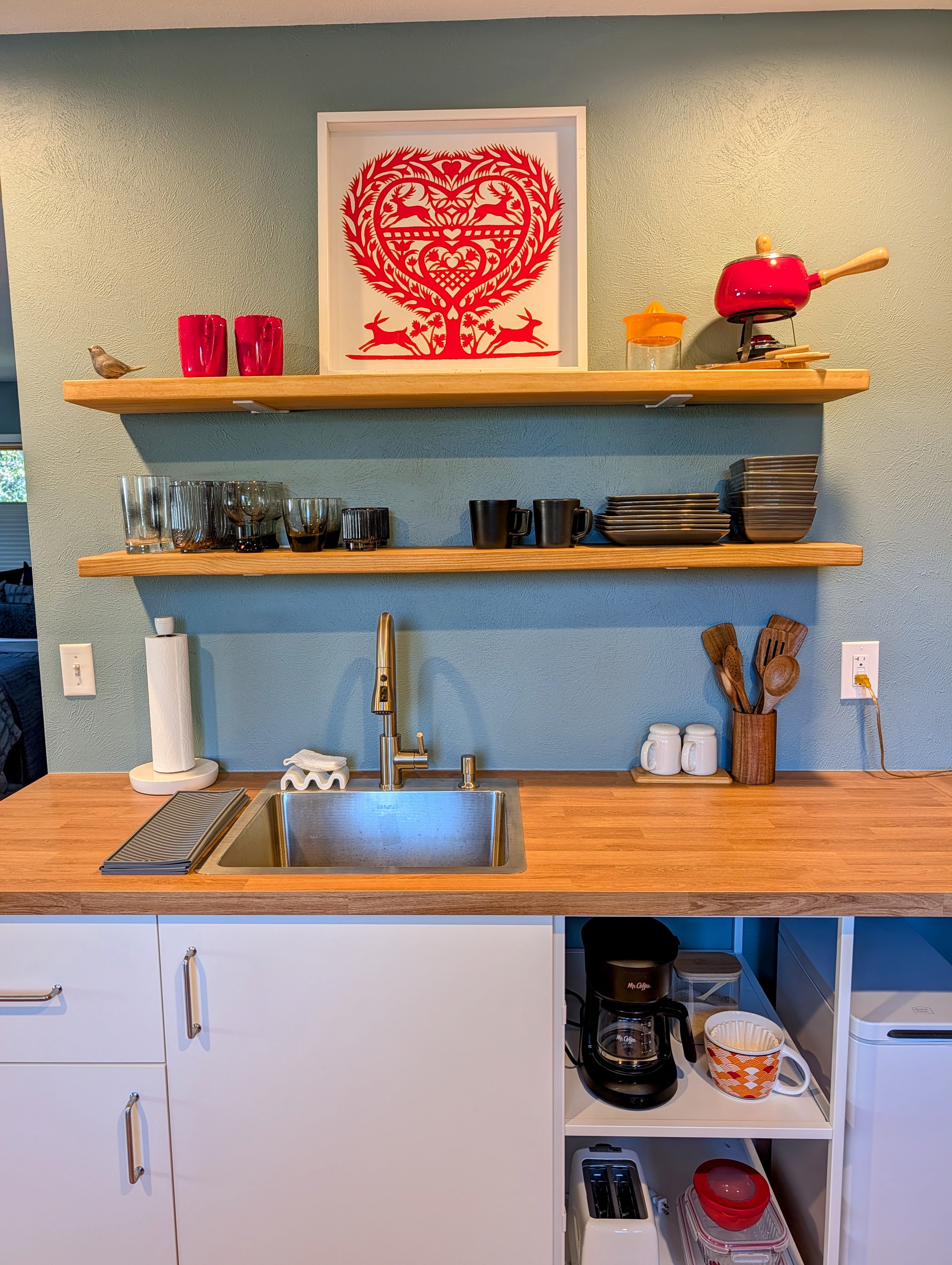 Fully Equipped Kitchenette
